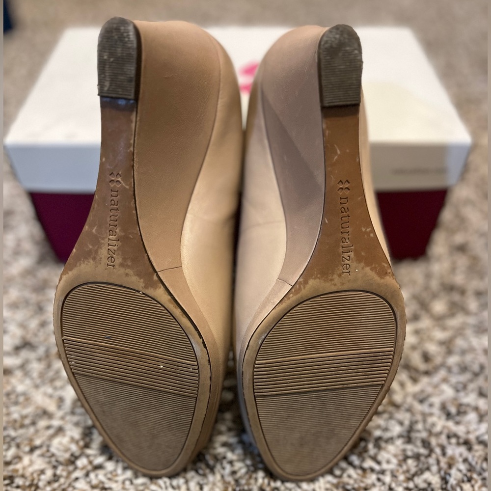 Beautiful Tan Taupe Wedge - Picture 6 of 6